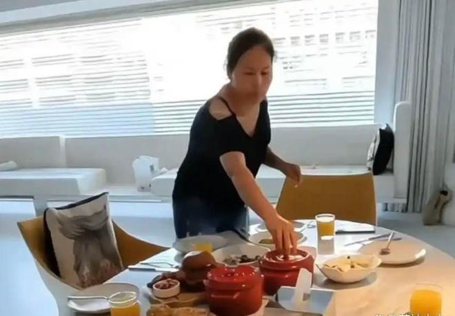 菲郁躁症复发开跑车直奔豪宅吊唁大S开元棋牌小S回应斥资百万包机汪小(图7)