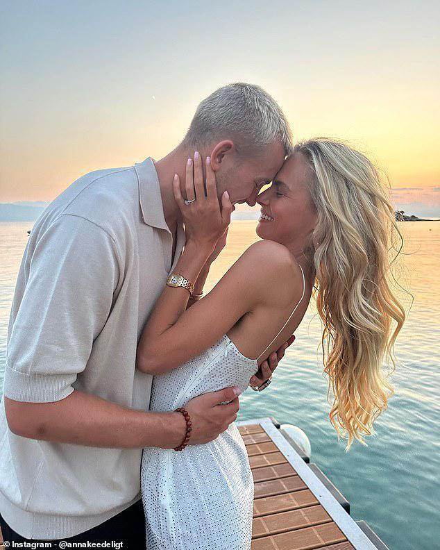 占卜+算命 二人已分居将离婚 灵修分歧成导火索开元棋牌曼联26岁后卫陷入婚姻噩梦：妻子沉迷(图6)