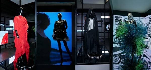 装周2025策展多感官时装展览开元棋牌FabriX在巴黎时(图2) 装周2025策展多感官时装展览开元棋牌FabriX在巴黎时(图2)