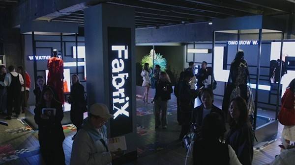 装周2025策展多感官时装展览开元棋牌FabriX在巴黎时(图4) 装周2025策展多感官时装展览开元棋牌FabriX在巴黎时(图4)